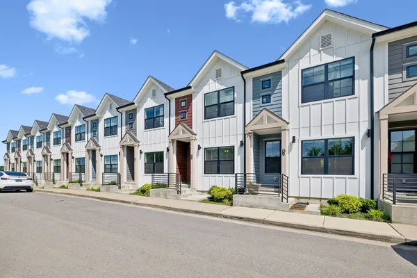 $284,900 | 41 High Street West, Unit D8, Clarksville, TN 37040