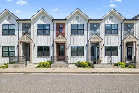 $284,900 | 41 High Street West, Unit D8, Clarksville, TN 37040