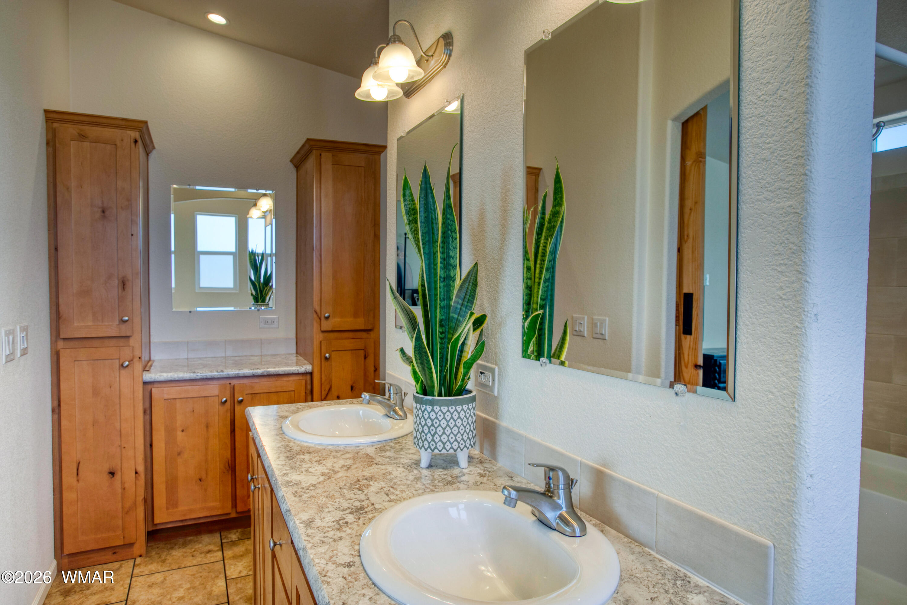 3869 Petersen Road Snowflake, AZ 85937 - Photo 13 of 29 a bathroom with 2 sink and a mirror