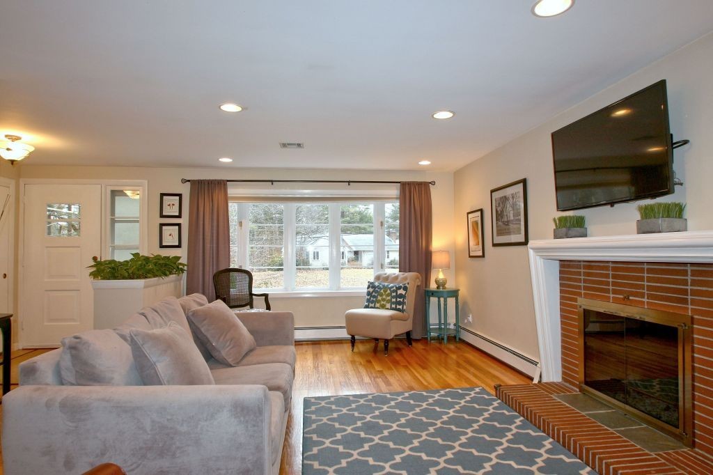 37 Rice Spring Lane Wayland, MA 01778 - Photo 3 of 28 Gallery Image 3