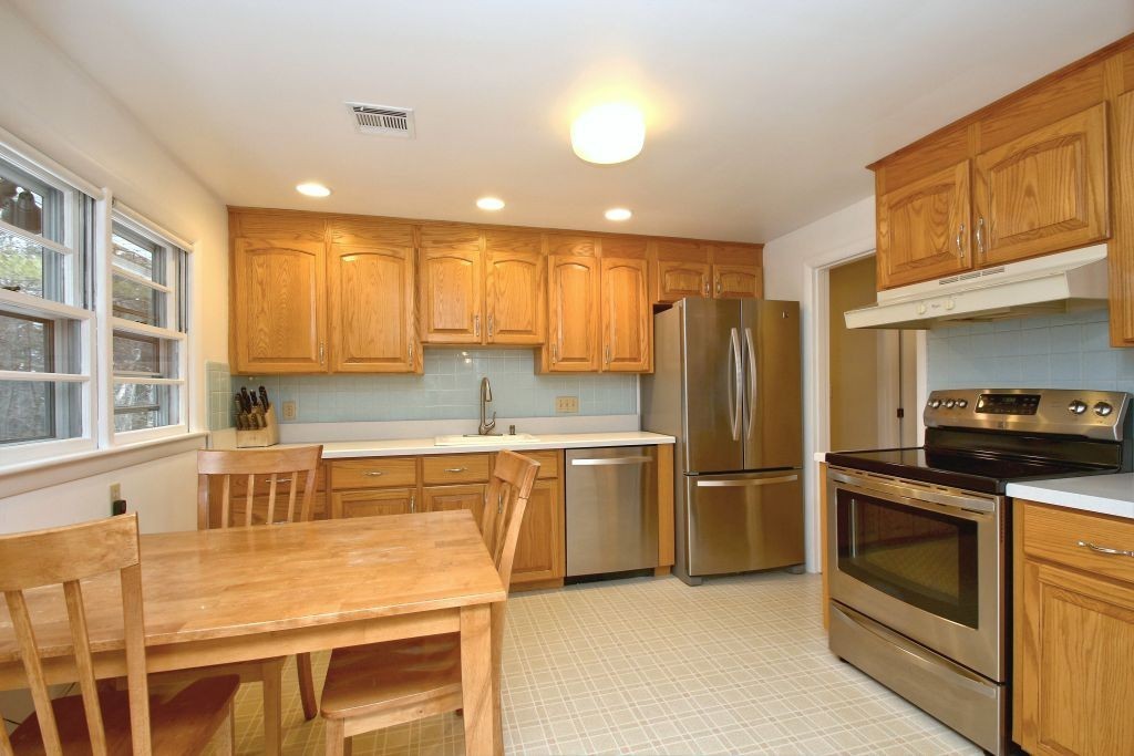 37 Rice Spring Lane Wayland, MA 01778 - Photo 5 of 28 Gallery Image 5
