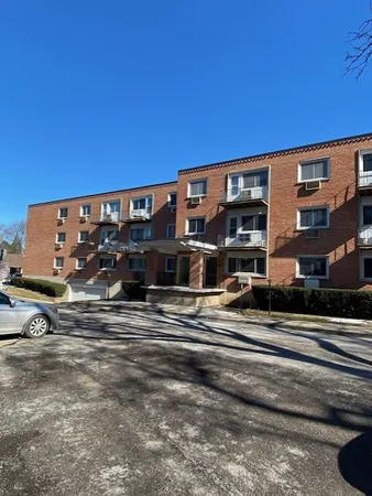 $1,600 | 8541 Lotus Avenue, Unit 711, Skokie, IL 60077