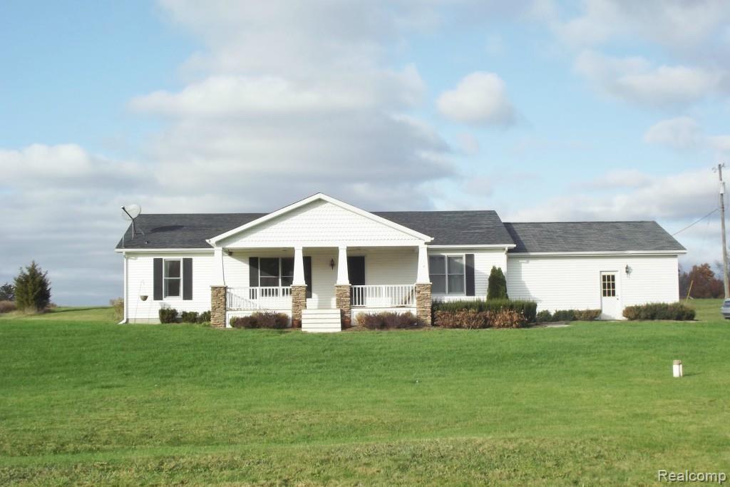 2091 Layton Road Fowlerville, MI 48836 - Photo 1 of 11 DSCF4121.jpg