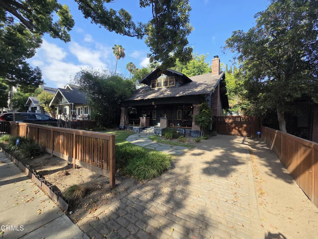 126 North Meridith Avenue Pasadena, CA 91106 - Photo 31 of 31 28 front