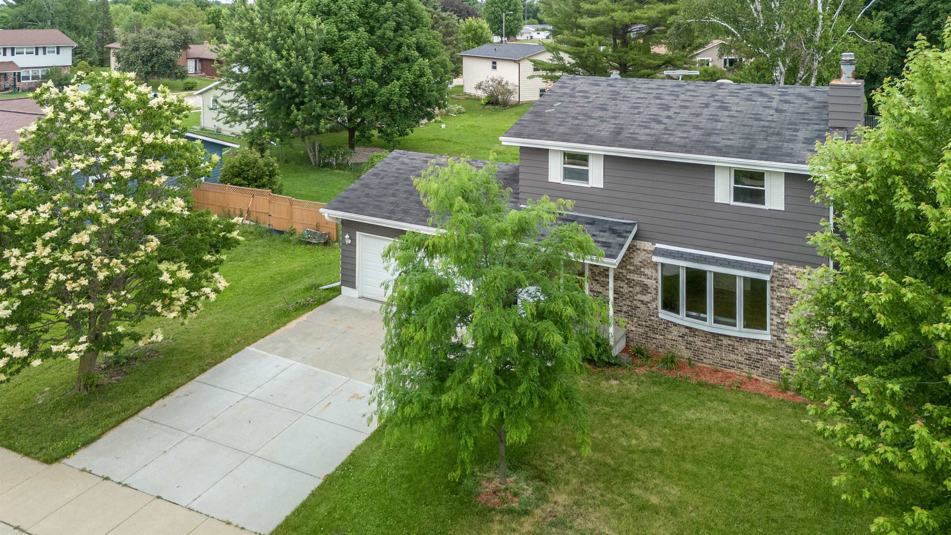 1289 Crossing Ridge Trail Sun Prairie, WI 53590 - Photo 2 of 51