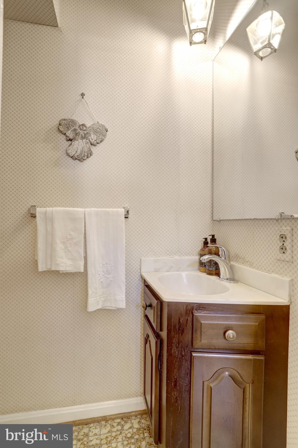 402 2nd Street Alexandria, VA 22314 - Photo 17 of 90 powder room, main lvl