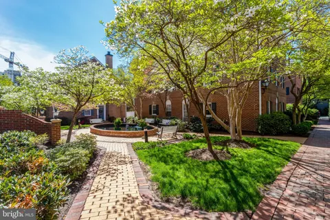 $870,000 | 402 2nd Street, Alexandria, VA 22314