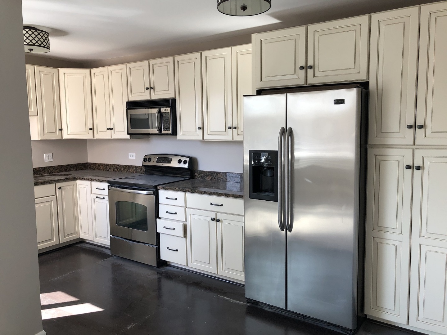 627 Ridge Road, Unit 402 Wilmette, IL 60091 - Photo 3 of 17