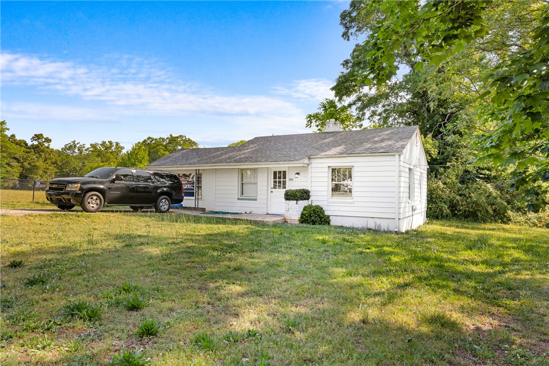 303 South Elm Street Pendleton, SC 29670 - Photo 2 of 16 This charming residence offers a peaceful retreat with a spacious yard and classic appeal.