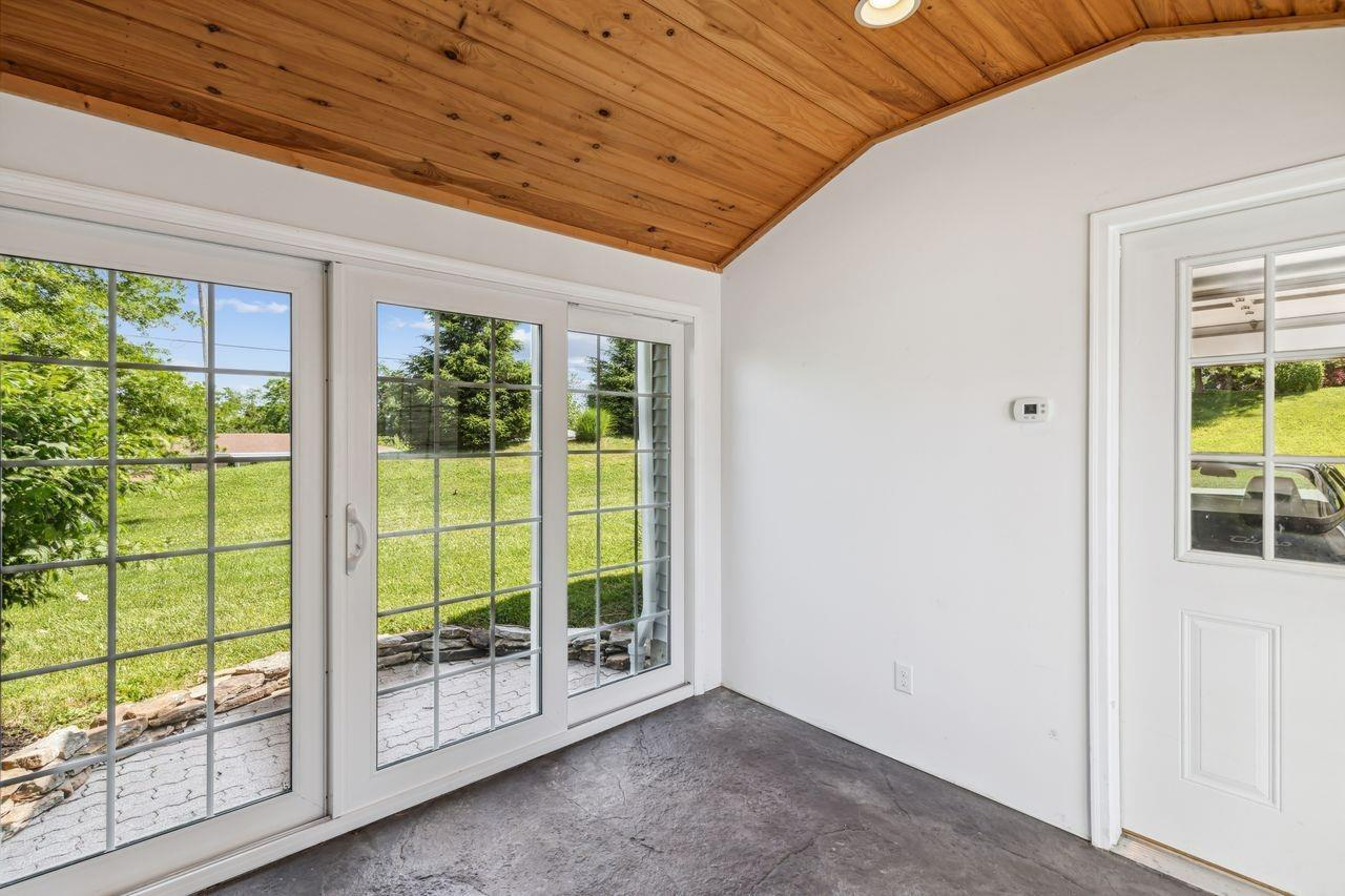 6121 Springdale Road Cincinnati, OH 45247 - Photo 26 of 36