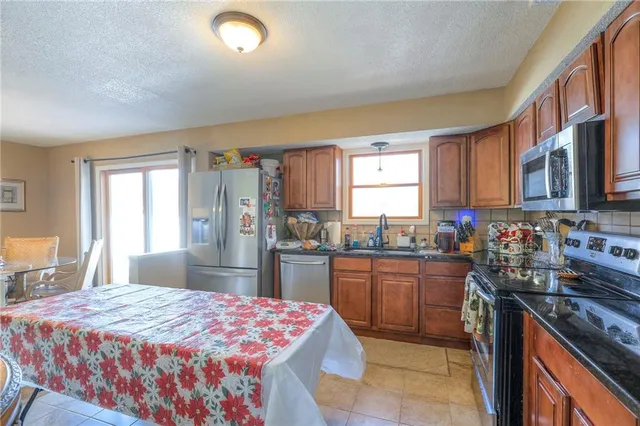 $309,900 | 305 Southwest Marion Lane, Lee's Summit, MO 64081