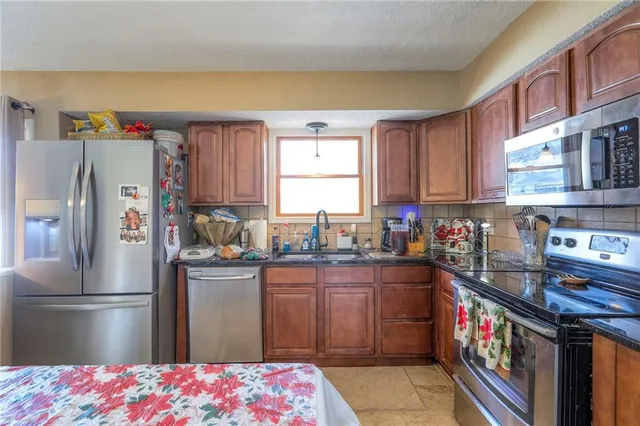 $309,900 | 305 Southwest Marion Lane, Lee's Summit, MO 64081