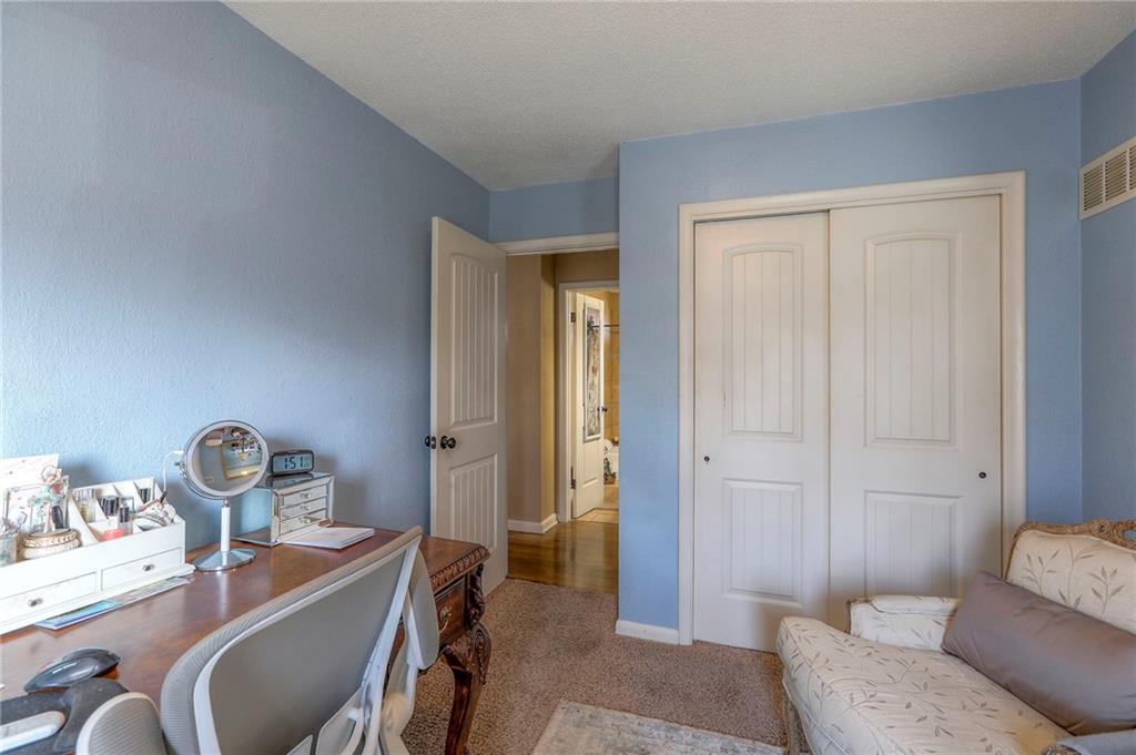 305 Southwest Marion Lane Lee's Summit, MO 64081 - Photo 18 of 37