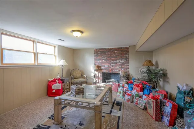 $309,900 | 305 Southwest Marion Lane, Lee's Summit, MO 64081