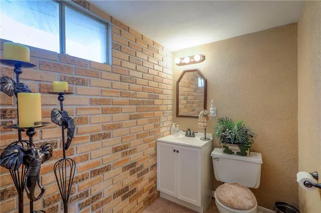 $309,900 | 305 Southwest Marion Lane, Lee's Summit, MO 64081