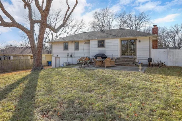 $309,900 | 305 Southwest Marion Lane, Lee's Summit, MO 64081