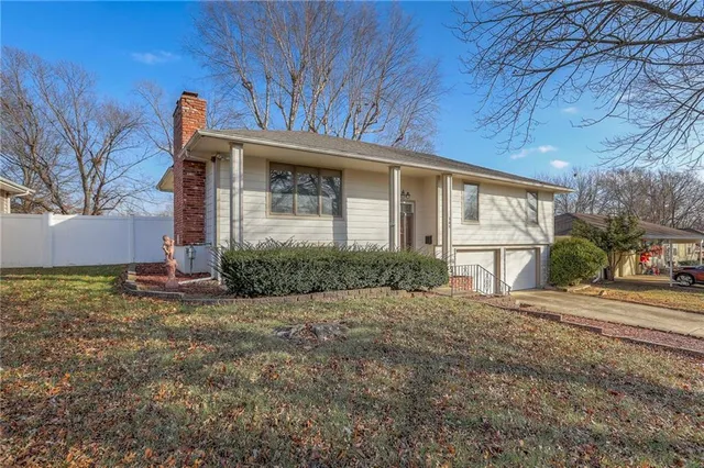 $309,900 | 305 Southwest Marion Lane, Lee's Summit, MO 64081