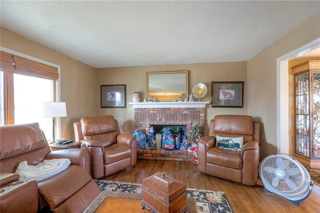 $309,900 | 305 Southwest Marion Lane, Lee's Summit, MO 64081