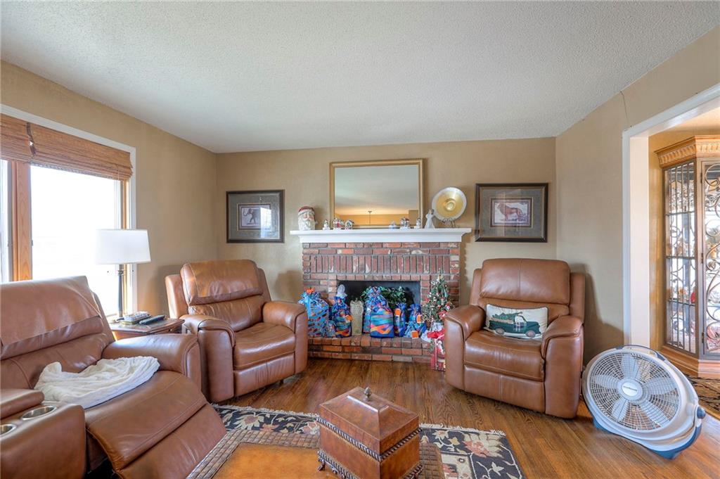 305 Southwest Marion Lane Lee's Summit, MO 64081 - Photo 6 of 37