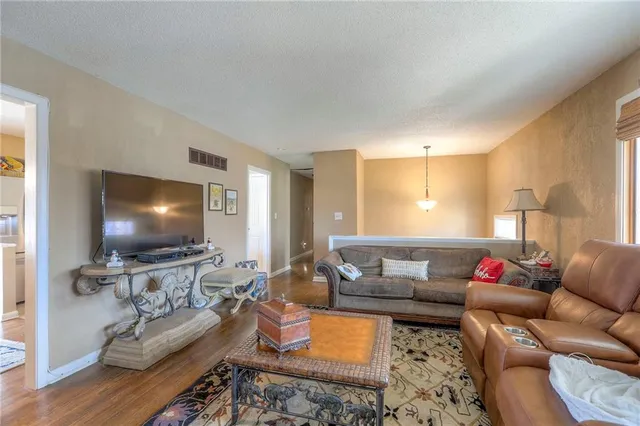 $309,900 | 305 Southwest Marion Lane, Lee's Summit, MO 64081