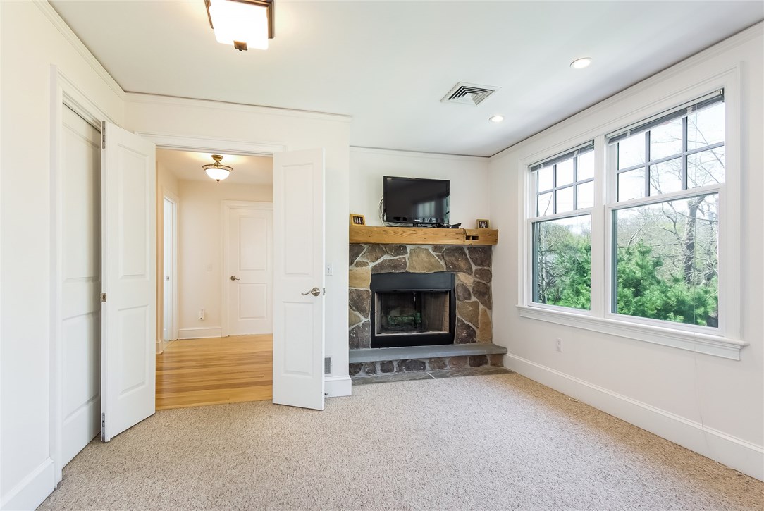 908 East Shore Road Jamestown, RI 02835 - Photo 14 of 28