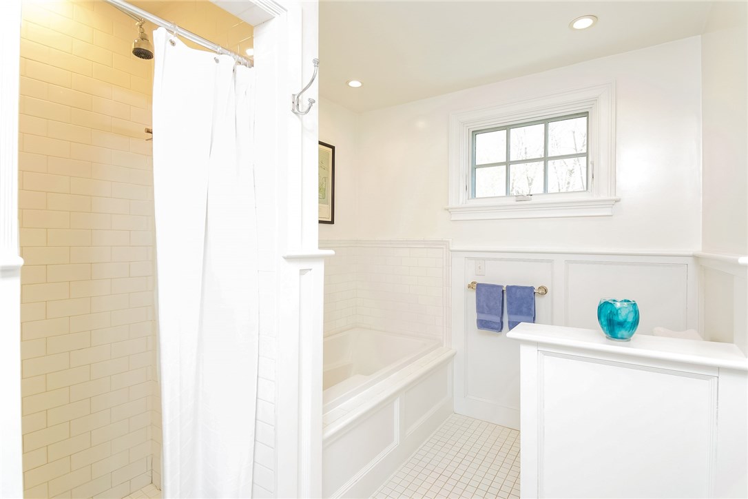 908 East Shore Road Jamestown, RI 02835 - Photo 17 of 28