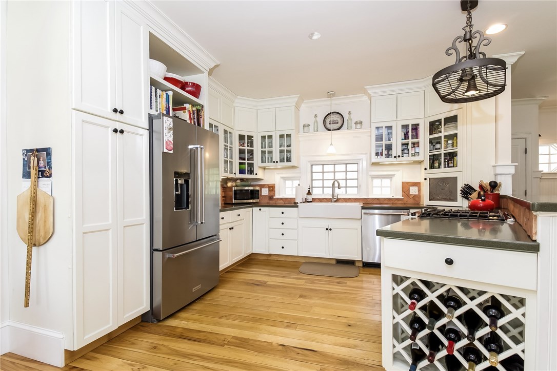 908 East Shore Road Jamestown, RI 02835 - Photo 8 of 28