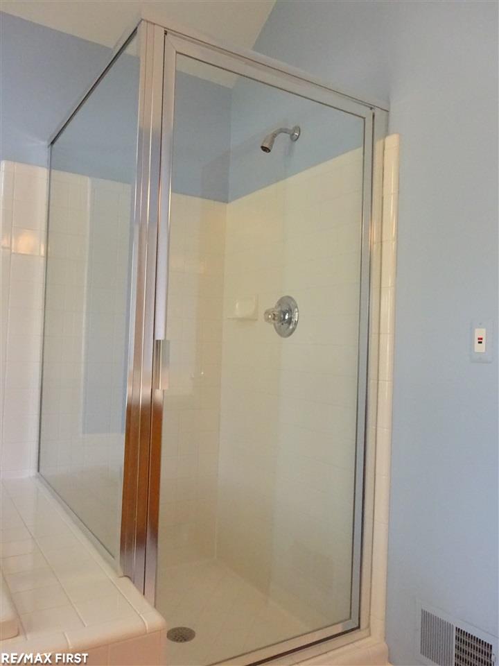 896 Grovecrest Rochester Hills, MI 48307 - Photo 12 of 43