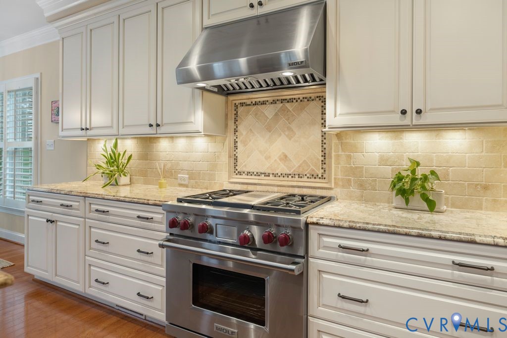 850 Elmslie Lane Manakin-Sabot, VA 23103 - Photo 16 of 48 a stove top oven sitting inside of a kitchen