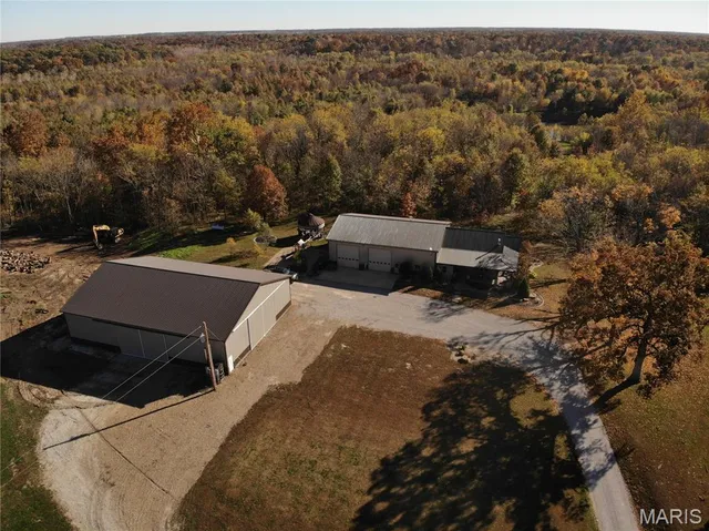 $625,000 | 2076 Wisher Road, Patoka, IL 62875