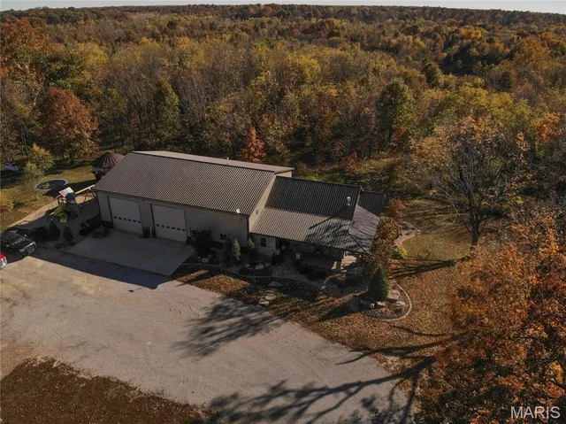 $625,000 | 2076 Wisher Road, Patoka, IL 62875