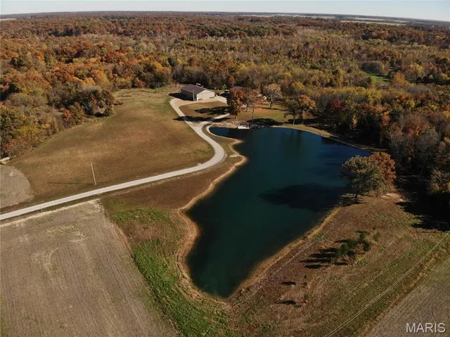$625,000 | 2076 Wisher Road, Patoka, IL 62875