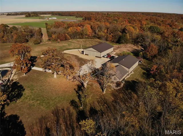 $625,000 | 2076 Wisher Road, Patoka, IL 62875