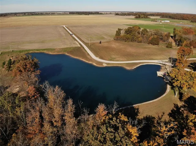 $625,000 | 2076 Wisher Road, Patoka, IL 62875