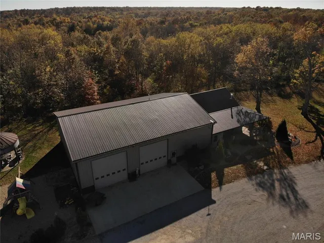 $625,000 | 2076 Wisher Road, Patoka, IL 62875