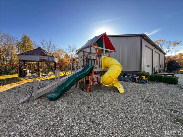 $625,000 | 2076 Wisher Road, Patoka, IL 62875