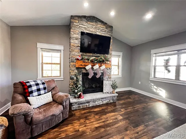 $625,000 | 2076 Wisher Road, Patoka, IL 62875