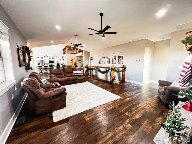 $625,000 | 2076 Wisher Road, Patoka, IL 62875