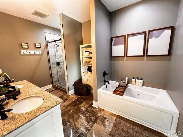 $625,000 | 2076 Wisher Road, Patoka, IL 62875