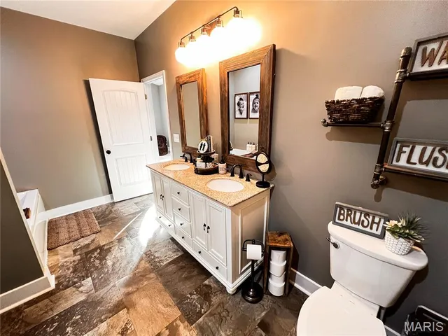 $625,000 | 2076 Wisher Road, Patoka, IL 62875