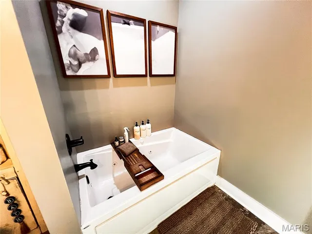 $625,000 | 2076 Wisher Road, Patoka, IL 62875