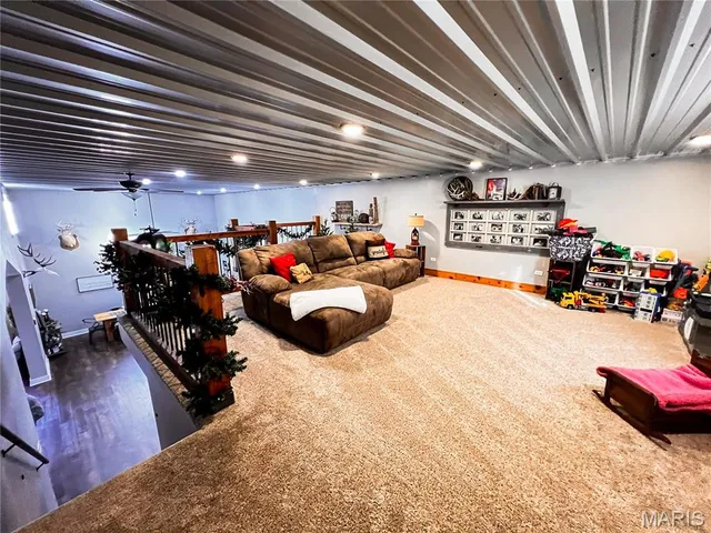 $625,000 | 2076 Wisher Road, Patoka, IL 62875