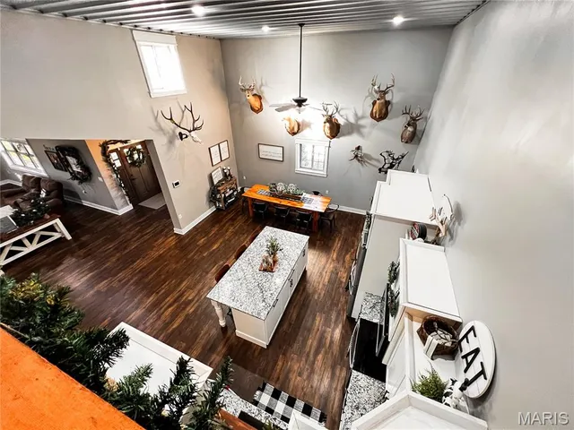 $625,000 | 2076 Wisher Road, Patoka, IL 62875