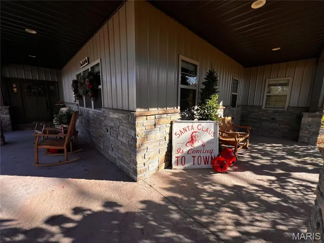 $625,000 | 2076 Wisher Road, Patoka, IL 62875