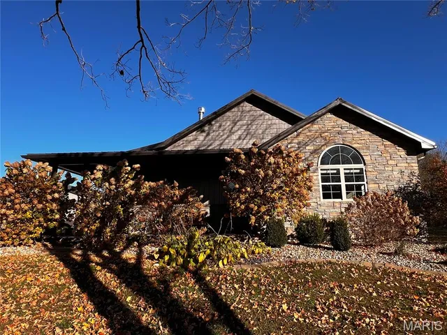 $625,000 | 2076 Wisher Road, Patoka, IL 62875