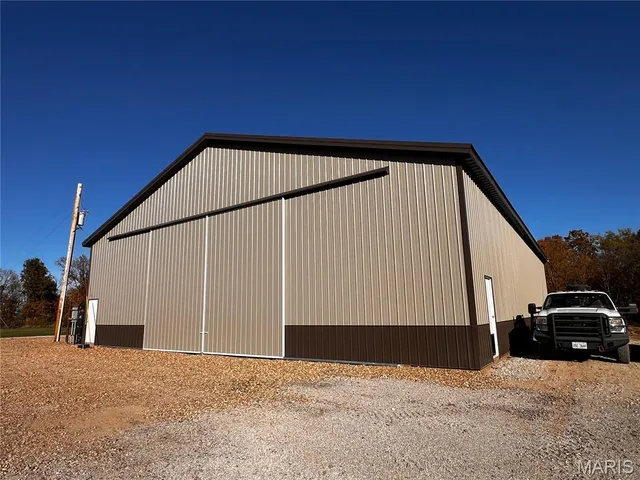 $625,000 | 2076 Wisher Road, Patoka, IL 62875