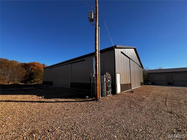 $625,000 | 2076 Wisher Road, Patoka, IL 62875