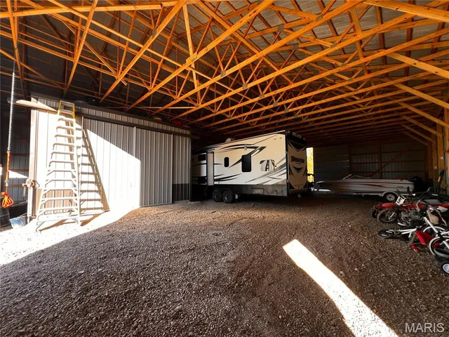 $625,000 | 2076 Wisher Road, Patoka, IL 62875