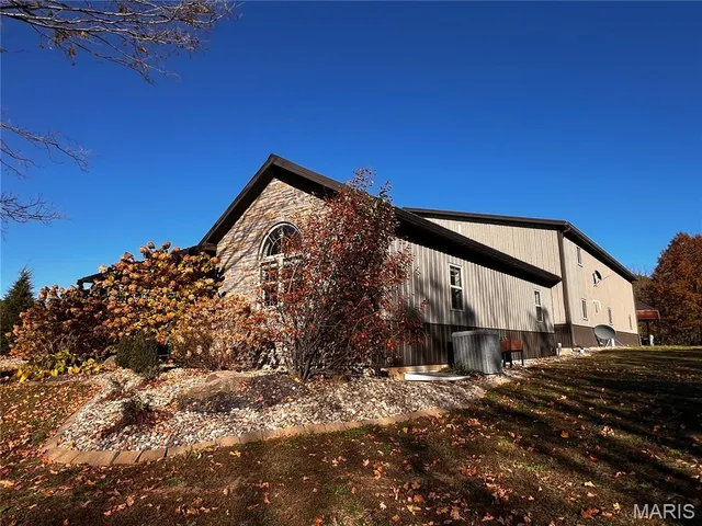 $625,000 | 2076 Wisher Road, Patoka, IL 62875