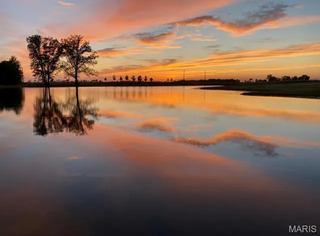 $625,000 | 2076 Wisher Road, Patoka, IL 62875